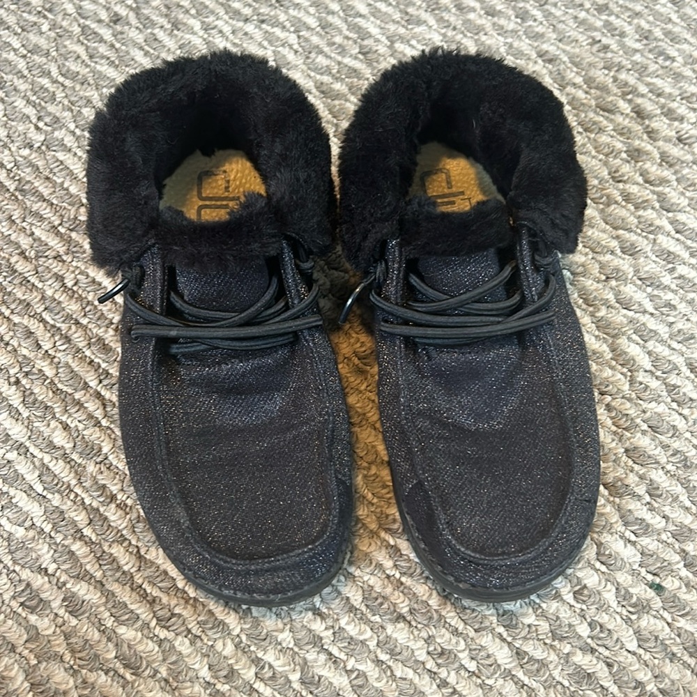 black hey dudes. size 3.